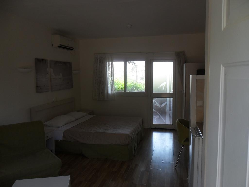 Almog Kibbutz Hotel Buitenkant foto