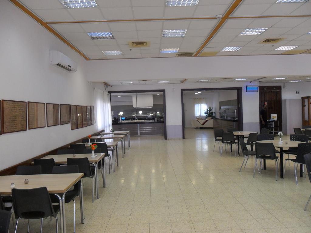 Almog Kibbutz Hotel Buitenkant foto