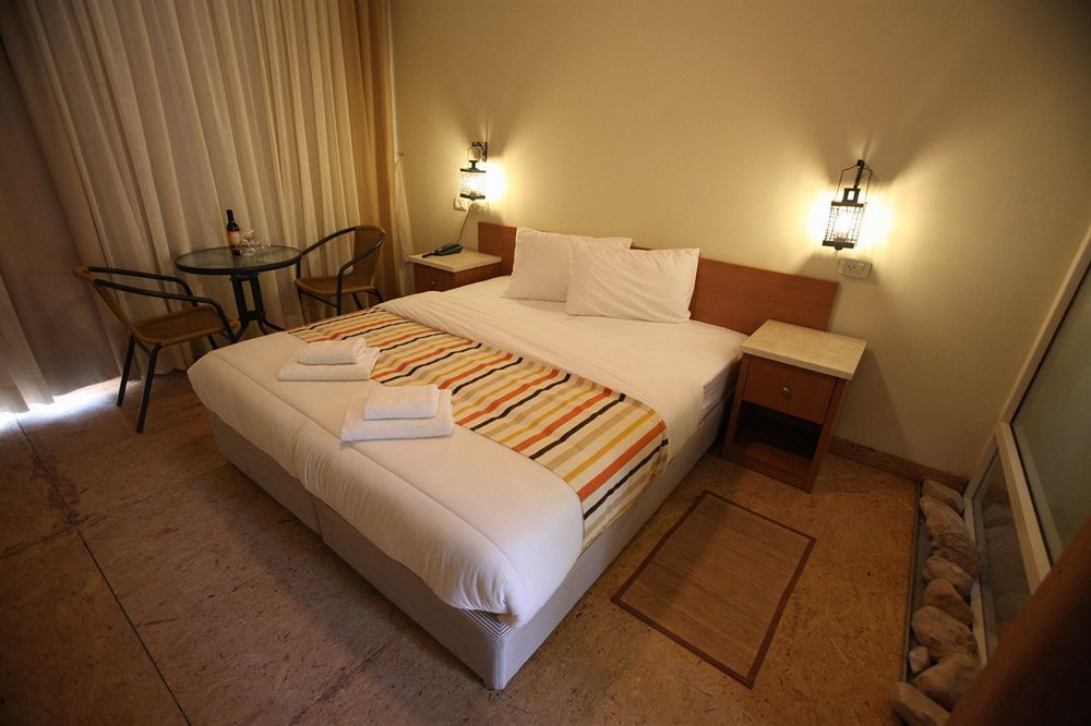Almog Kibbutz Hotel Buitenkant foto